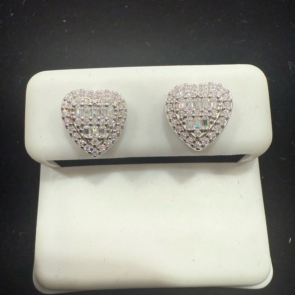 $249 Retail Moissanite Heart 0.84 Carat in 925 Sterling Silver Stud Earrings